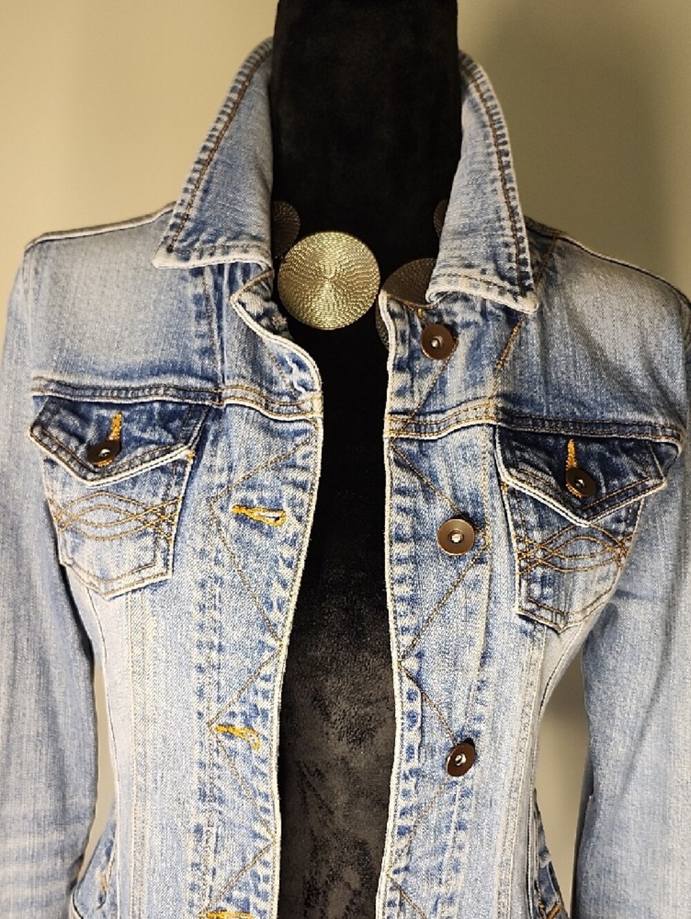 Womens Light Wash Jean Jacket Medium Fitted Denim Trucker Jacket - Picture 2 of 11